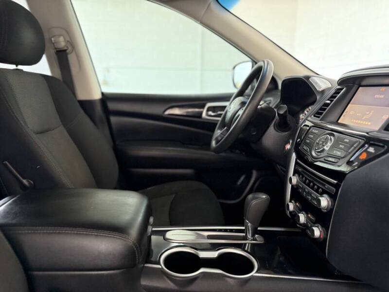 2020 Nissan Pathfinder S