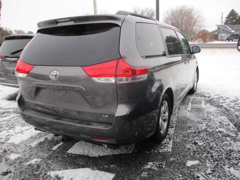 2014 Toyota Sienna LE 8-Passenger