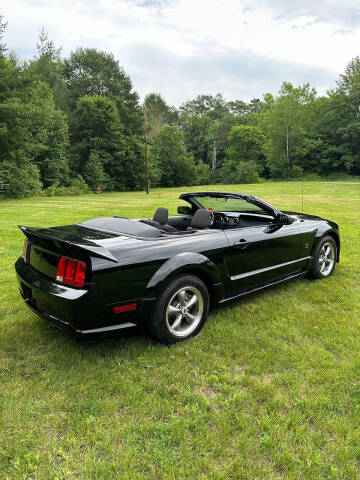 2005 Ford Mustang GT Deluxe