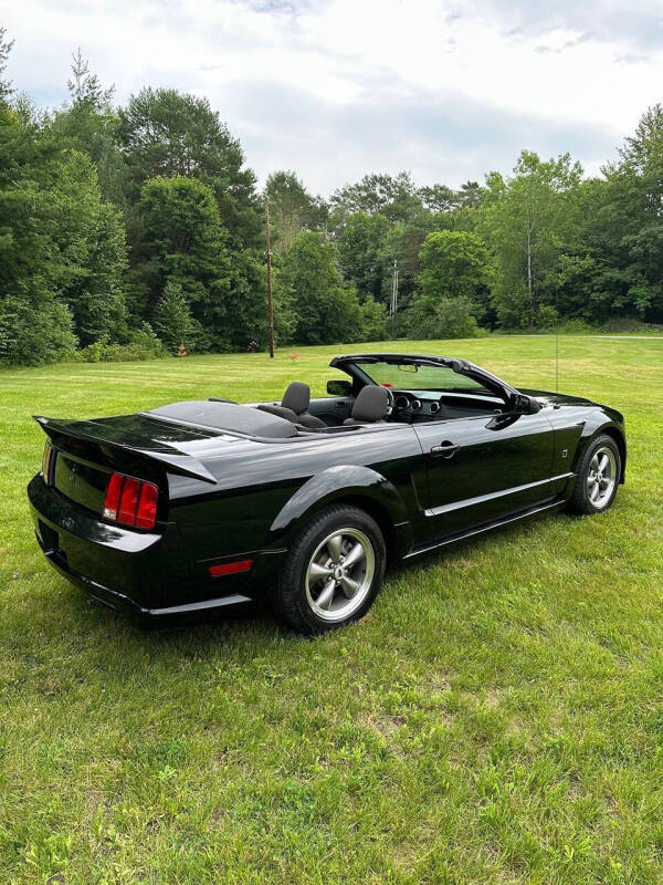 2005 Ford Mustang GT Deluxe