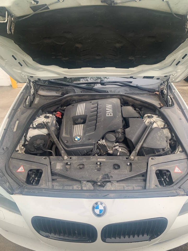 White 2011 BMW 5 Series 528i 528i 4dr Sedan 2