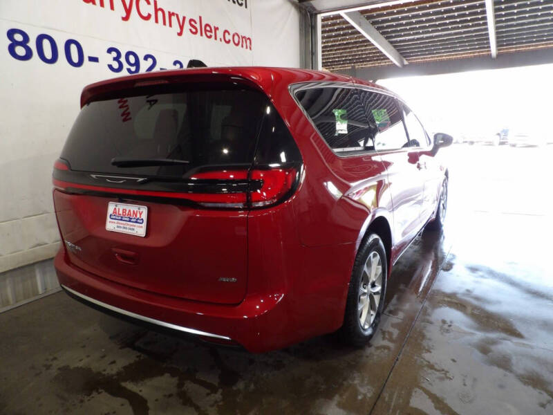 2027 Chrysler Pacifica Select