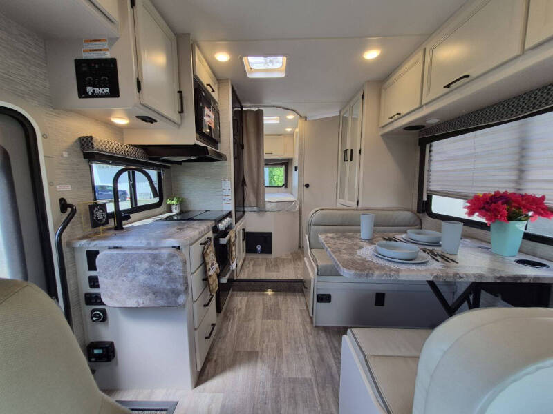 2023 Thor Motor Coach Chateau 22E