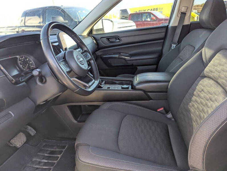 2023 Nissan Pathfinder SV