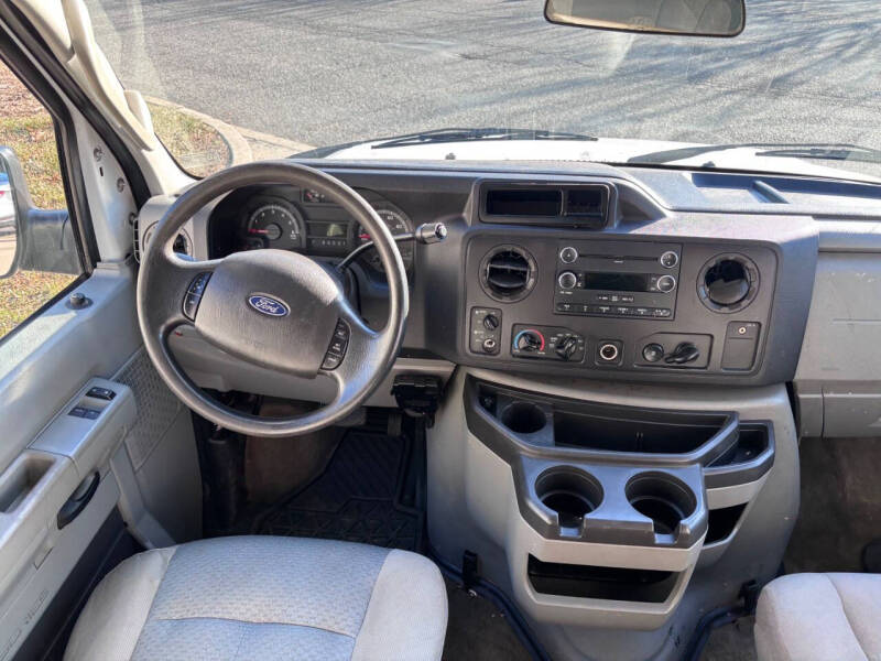 2012 Ford E-Series E-350 SD XLT