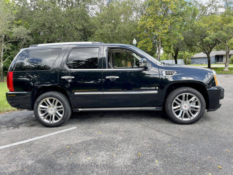 2009 Cadillac Escalade  - $9,995