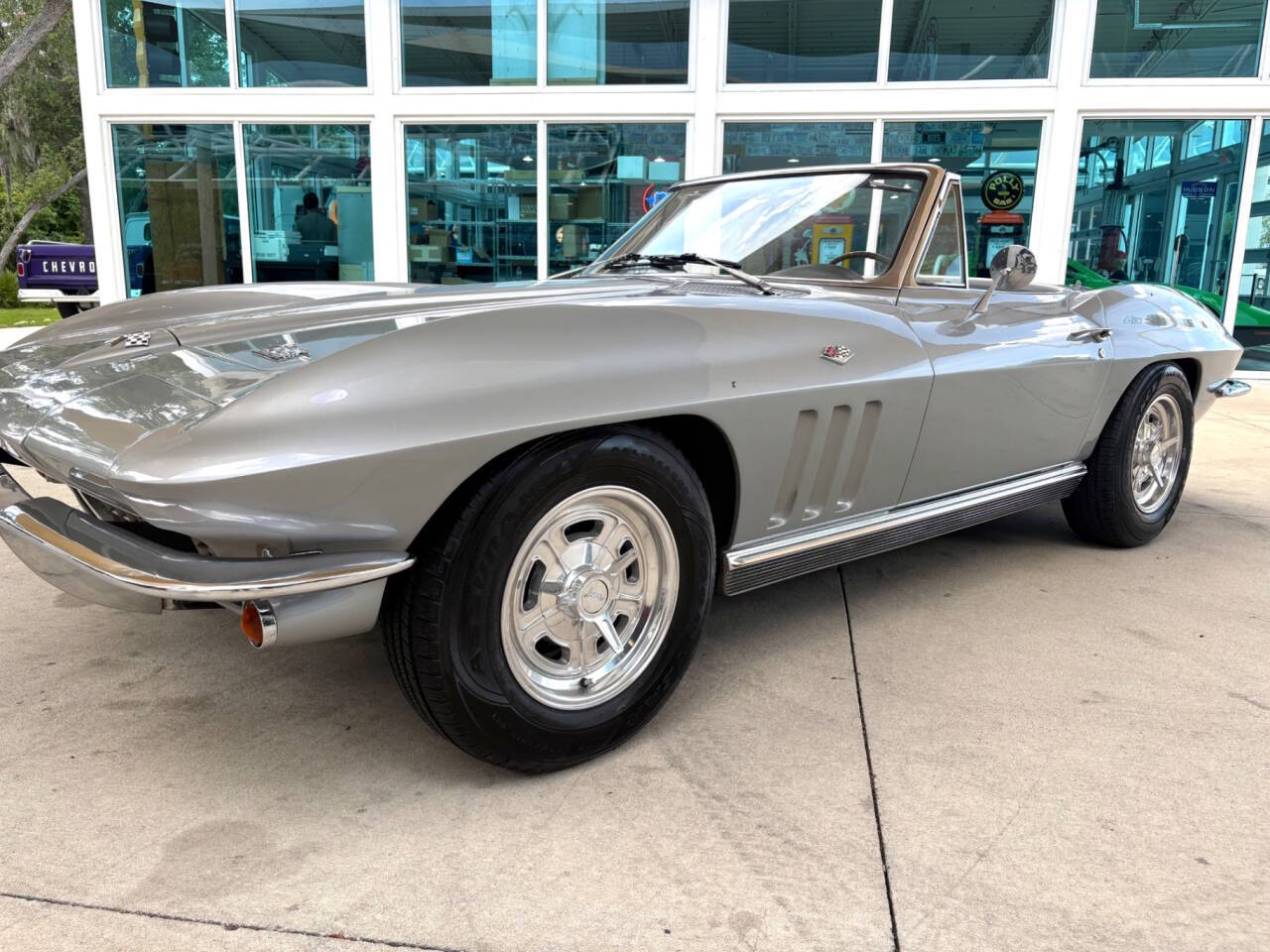 1966 Chevrolet Corvette 12