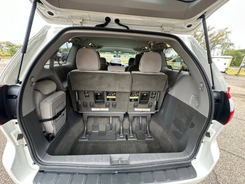 2017 Toyota Sienna LE 8-Passenger