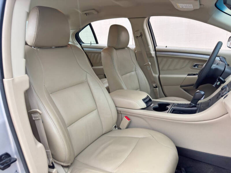 2015 Ford Taurus