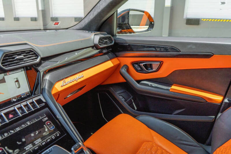 2022 Lamborghini Urus
