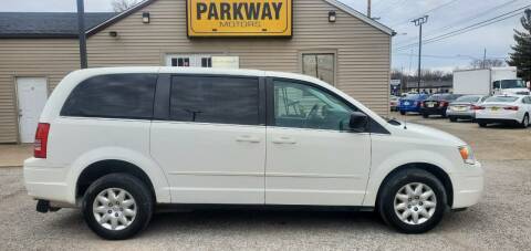 2010 Chrysler Town and Country for sale at Parkway Motors in Springfield IL