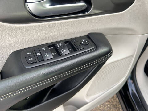 2024 Chrysler Pacifica Plug-In Hybrid Select