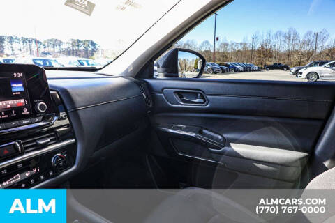 2023 Nissan Pathfinder SV