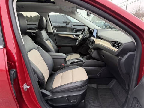 2021 Ford Escape Hybrid Titanium