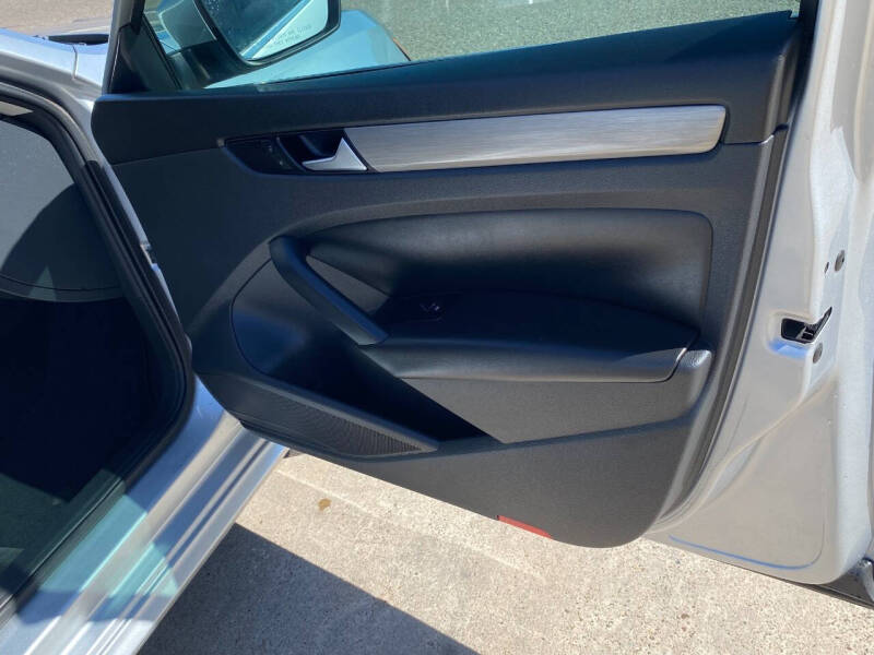 2014 Volkswagen Passat 1.8T SE