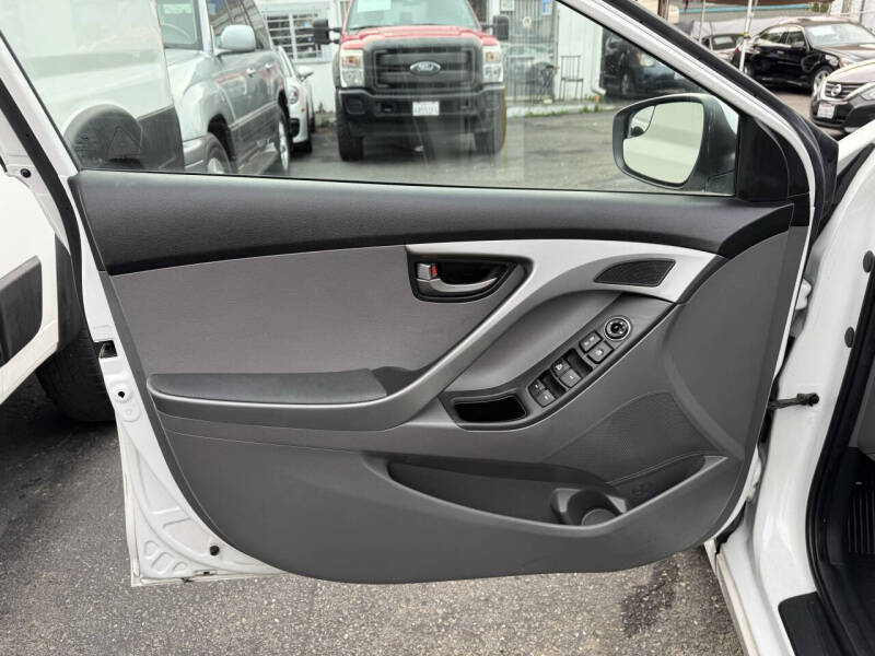 2014 Hyundai Elantra SE