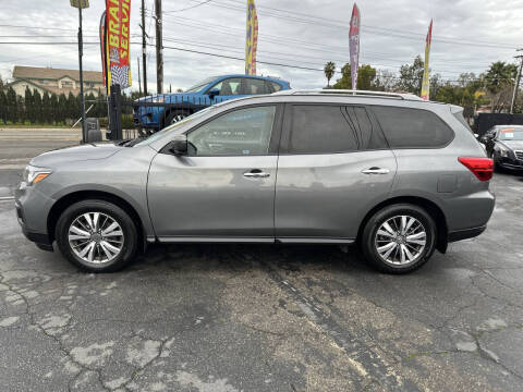 2020 Nissan Pathfinder SV