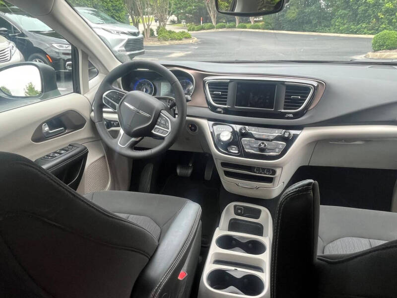 2024 Chrysler Voyager LX