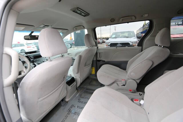 2011 Toyota Sienna LE 8-Passenger