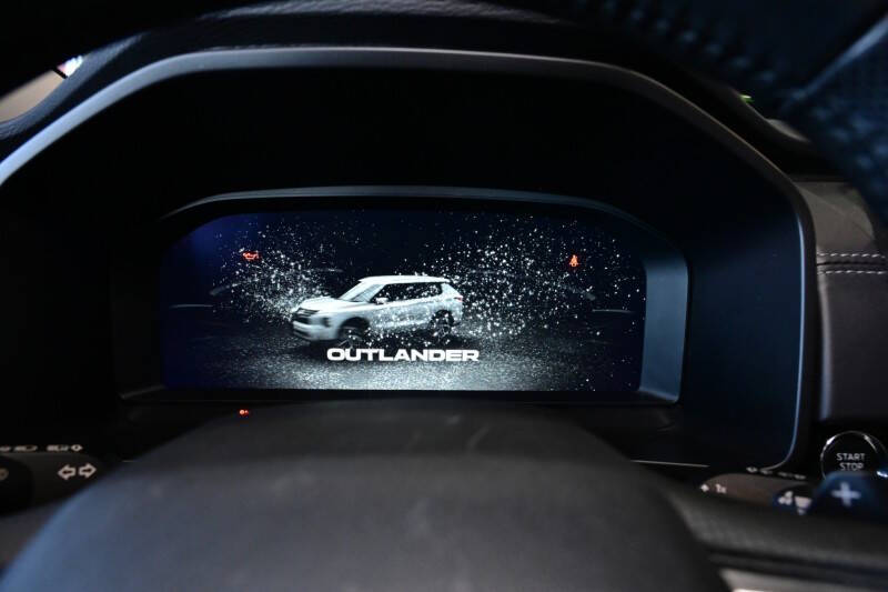2024 Mitsubishi Outlander SE