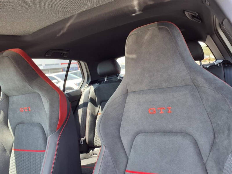 2025 Volkswagen Golf GTI SE