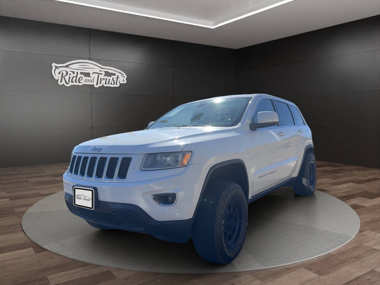 2015 Jeep Grand Cherokee for sale at Ride And Trust in El Cajon, CA