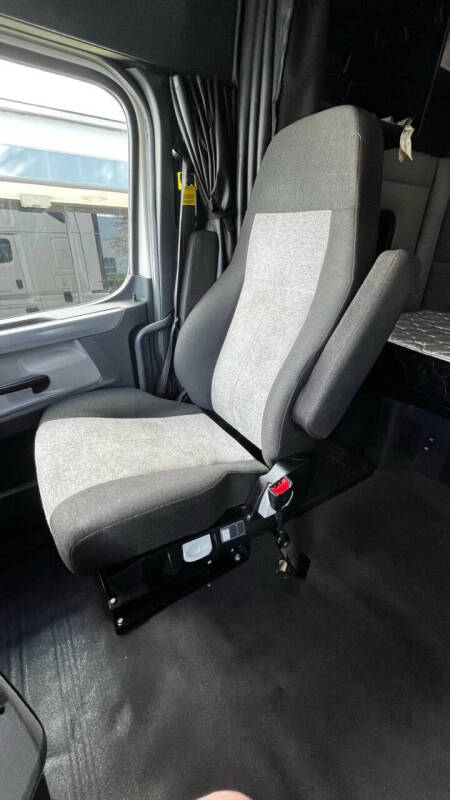 2020 Freightliner Cascadia