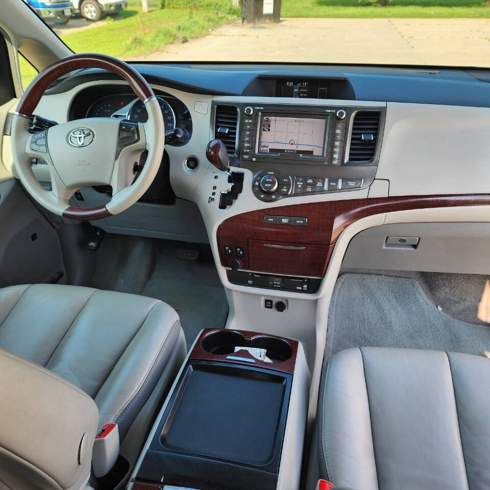 2011 Toyota Sienna for sale at Dakota Auto Inc in Dakota City, NE