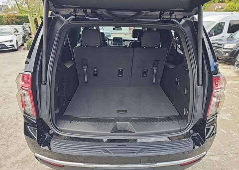 2023 Chevrolet Suburban LT