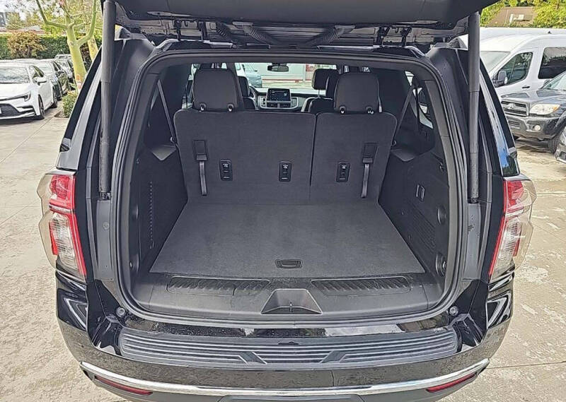 2023 Chevrolet Suburban LT