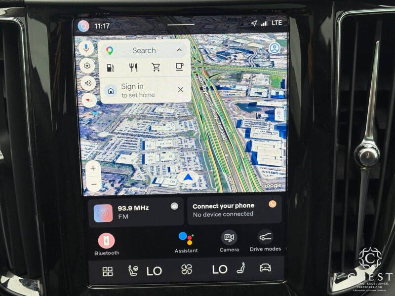 2025 Volvo XC60 B5 Core Dark Theme