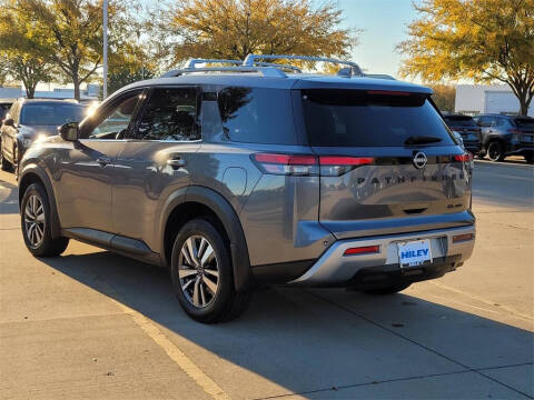 2024 Nissan Pathfinder SL