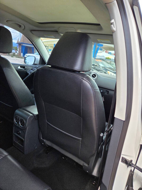 2011 Volkswagen Tiguan SEL 4Motion