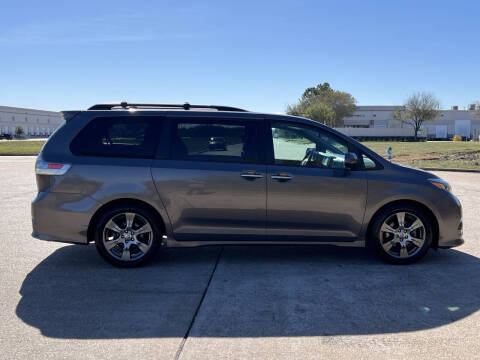 2017 Toyota Sienna SE Premium 8-Passenger
