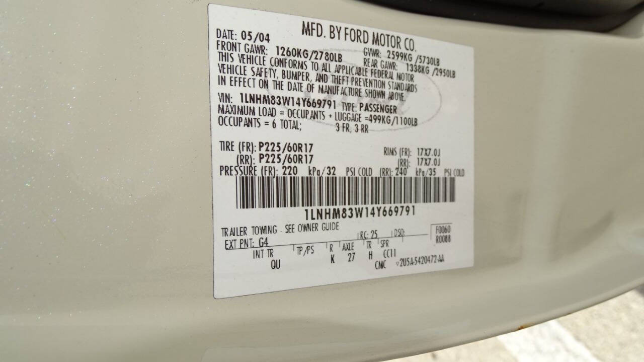 2004 Lincoln Town Car 37