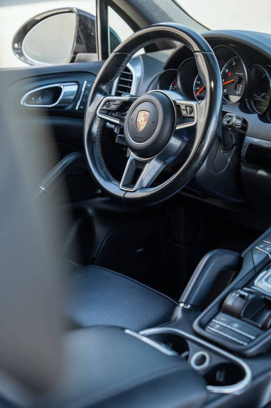 2017 Porsche Cayenne Platinum Edition