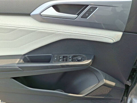 2025 Volkswagen Taos SEL 4Motion