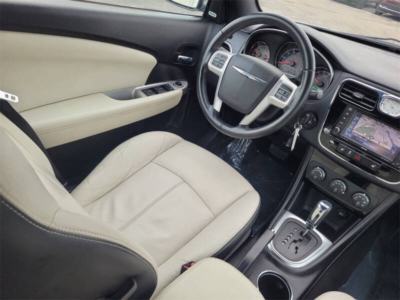 2012 Chrysler 200 Limited