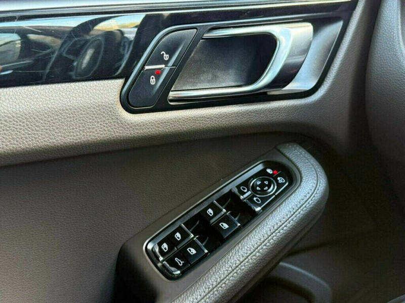 2017 Porsche Macan