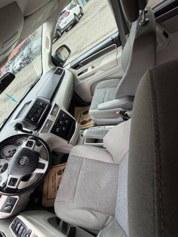 2011 Volkswagen Routan S