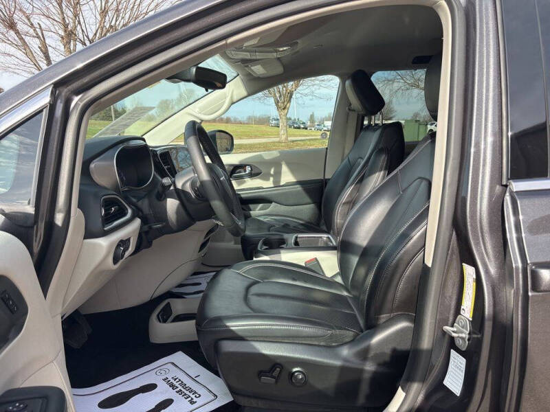 2023 Chrysler Pacifica Touring L