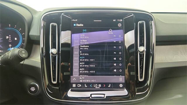 2024 Volvo XC40 B5 Plus Dark Theme