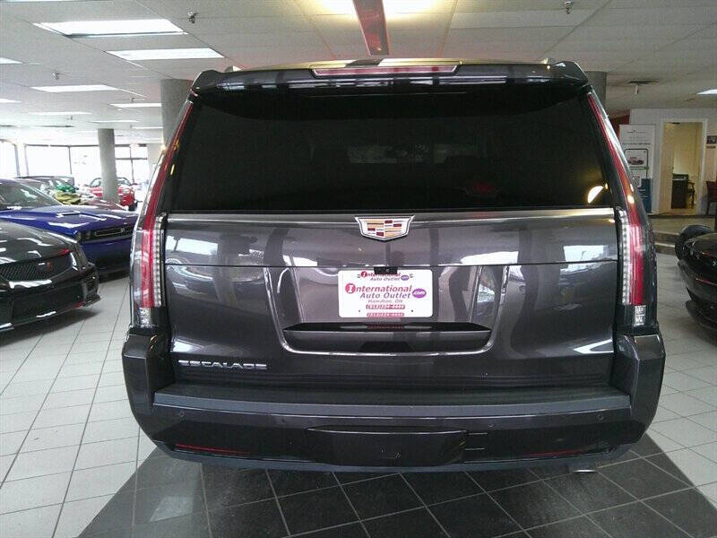 2018 Cadillac Escalade Luxury