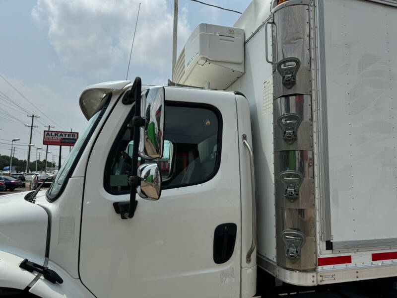 2013 Freightliner M2 106