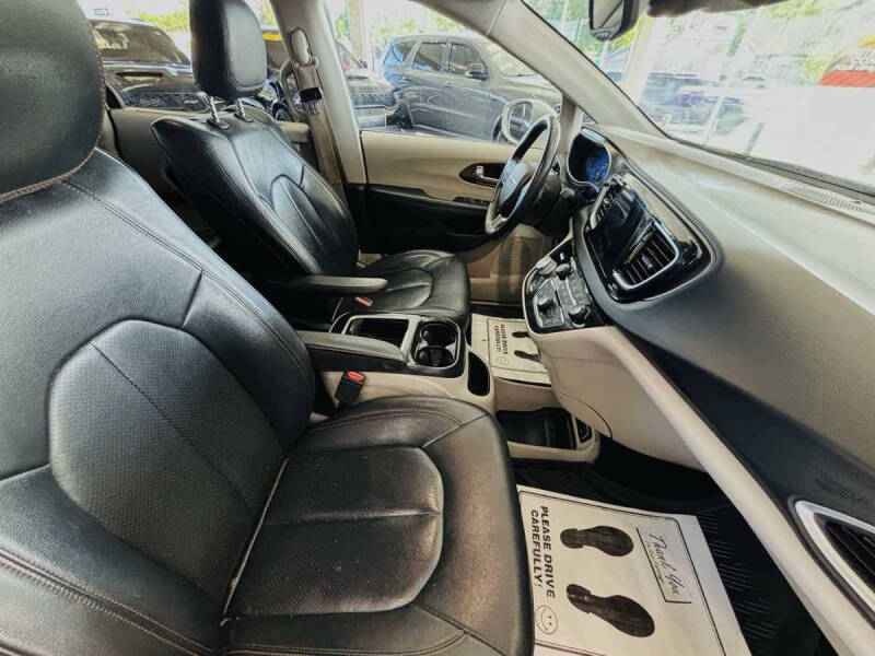 2017 Chrysler Pacifica Touring-L Plus