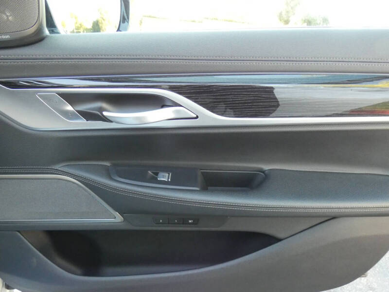 2022 BMW 7 Series 745e xDrive