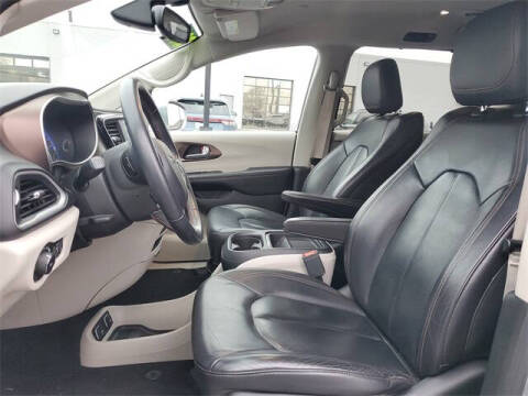 2017 Chrysler Pacifica Touring-L