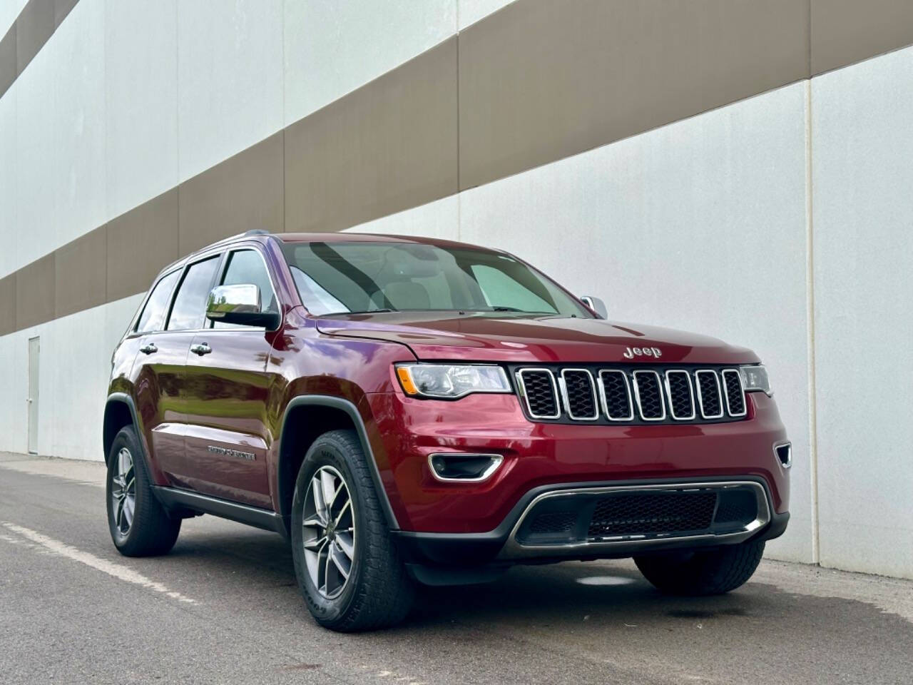 2020 Jeep Grand Cherokee for sale at Phoenix Motor Co in Romulus, MI