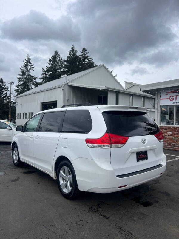 2012 Toyota Sienna