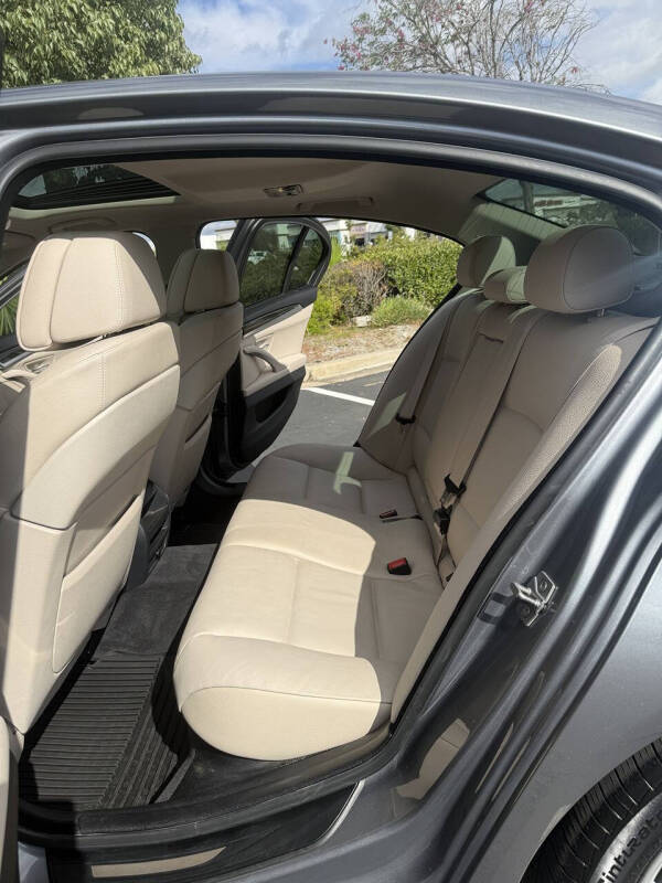 2012 BMW 5 Series 550i